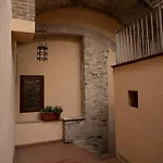 Residenza Raffaello Φολίνιο